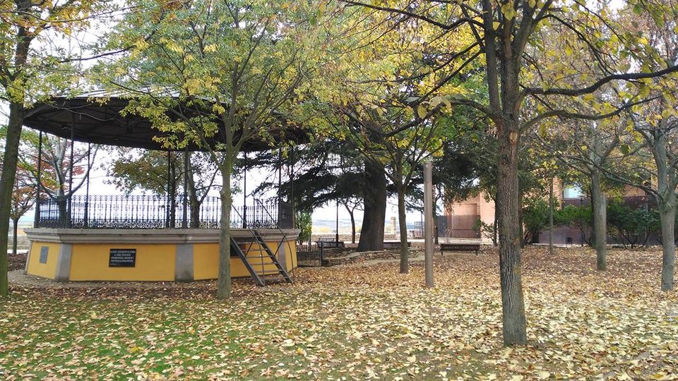 Medio Ambiente llena de poesía los parques de Astorga