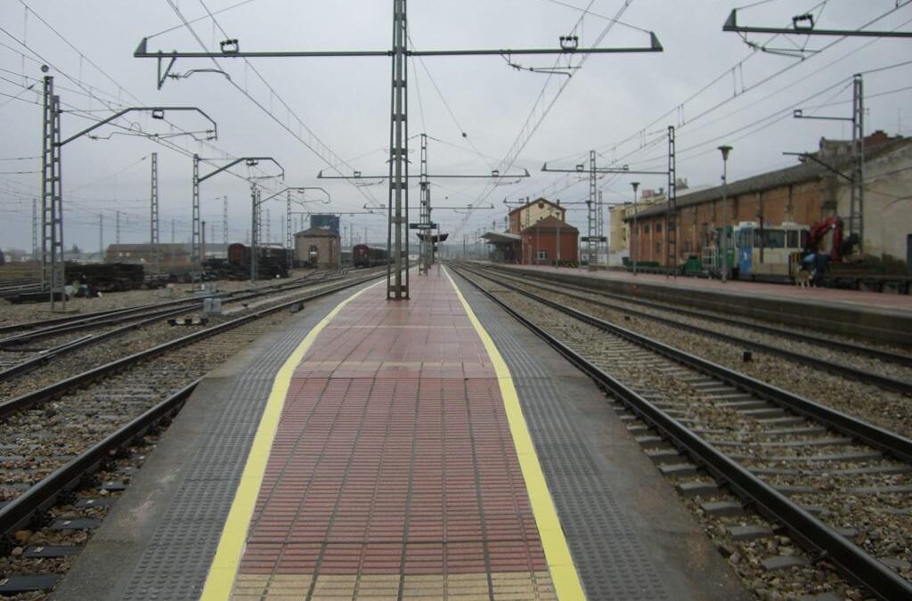 Las estaciones de Astorga y Brañuelas están dentro del proyecto de ampliación de vías de Adif