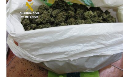 La Guardia Civil detiene a una persona por transportar 1000 gramos de marihuana en su vehículo