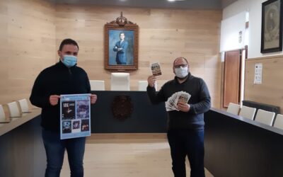 La Bañeza presenta la programación del Teatro Municipal del primer semestre junto con las postales conmemorativas del 90ª aniversario del mismo