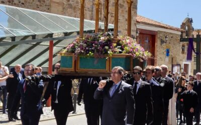 La Cofradía de la Santa Vera Cruz y Confalón celebra su fiesta de la Cruz de Mayo