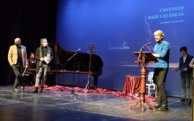 «Cantando bajo las balas» triunfa en el IX Certamen de Teatro Amateur de La Bañeza