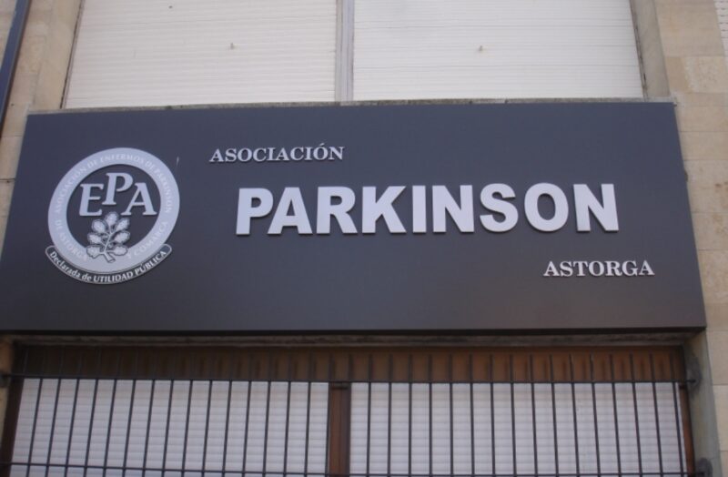La Asociación de Parkinson de Astorga recibe 1.388 euros para mejorar su furgoneta y adquirir material tecnológico