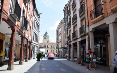 Los nuevos límites de velocidad reducen a 20 km hora el tráfico en la calle del Reloj o Manuel Diz y a 30 km/h en la travesía de la N-VI, Vía de la Plata o María de Zapata de La Bañeza