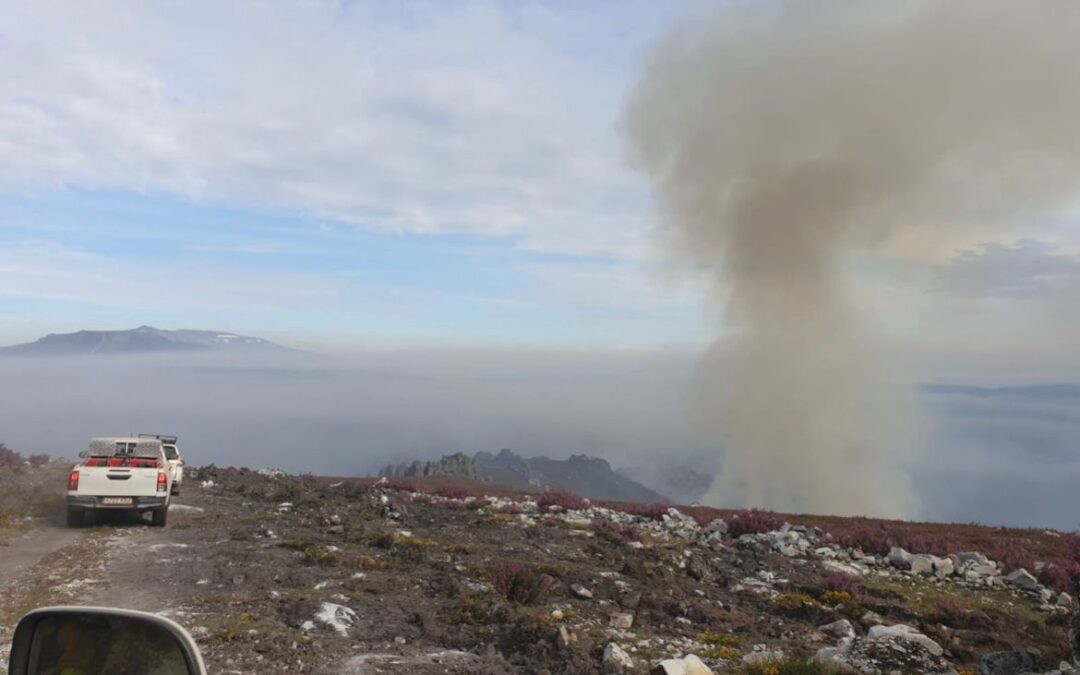 Preocupación en el entorno del campo de tiro del Teleno por la evolución del incendio que sigue activo tras cuatro días