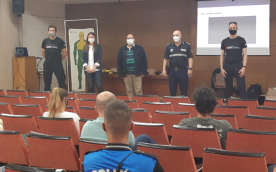 El Ayuntamiento bañezano dota de una pistola Taser al cuerpo de Policía Local