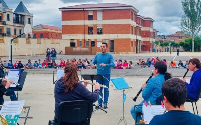 Astorga coge la batuta por Santa Cecilia con el tradicional concierto, el pasacalles y el reconocimiento a Víctor Blanco por sus bodas de oro en la Banda