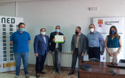 La Bañeza cierra el curso de verano de la UNED con el Premio al Emprendedor del Año a Miguel Ángel Alonso y su bodega Fuentes del Silencio