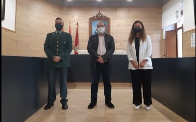 El nuevo Teniente Comandante de la Guardia Civil de La Bañeza visita el ayuntamiento