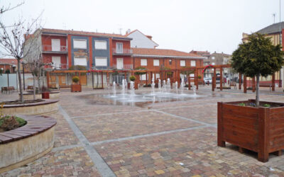 Santa María del Páramo refuerza la iluminación de la plaza de La Madera y mejora la pavimentación y accesos peatonales