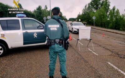 La Guardia Civil detiene a una persona tras darse a la fuga en su vehículo por las calles de La Bañeza