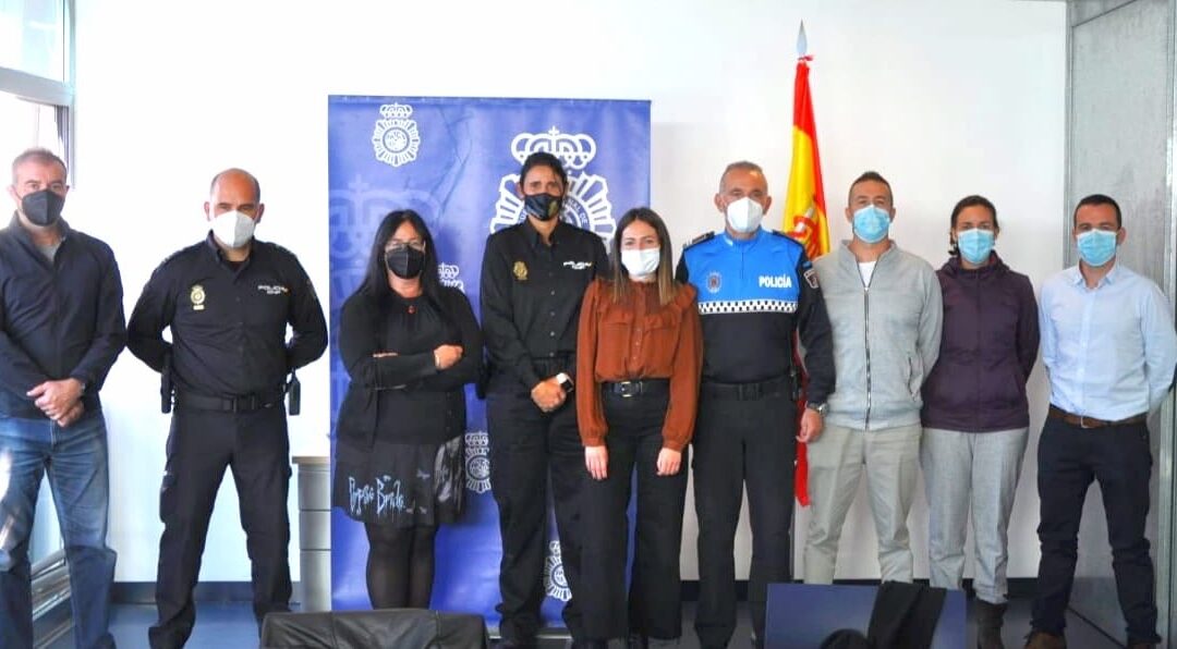 Primera reunión de colaboración entre la Policía Nacional y la Policía Local de Astorga para la proyección de las víctimas de violencia de género