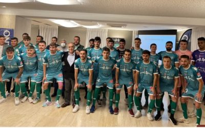 El Astorga presenta su nueva equipación entre la esperanza de remontar los resultados y las disculpas por los errores