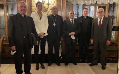 La Semana Santa de Astorga celebra su unidad y reconoce la labor de don Marcos durante 40 años y del pregonero, Andrés Martínez Oria