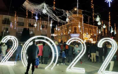 La Bañeza enciende su Navidad con los mejores deseos para 2022