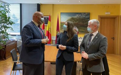 La delegada de la Junta recibe a los responsables de la Cámara de Comercio de Astorga