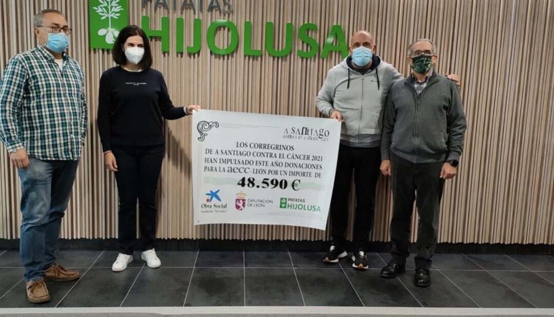 A Santiago contra el Cáncer entrega casi 50.000 euros a la asociación española de luchan contra la enfermedad