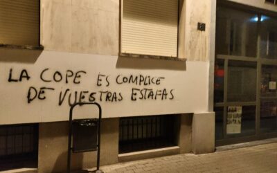La sede de Cáritas amanece con pintadas en contra de la Campaña de Navidad para los más necesitados