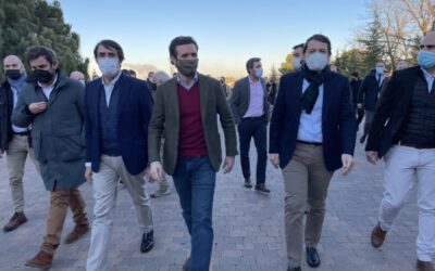 Pablo Casado defiende el sector remolachero en La Bañeza y se compromete a eliminar el Ministerio de Consumo
