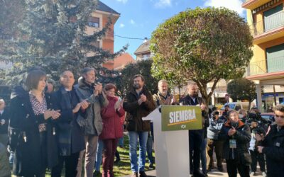 Espinosa de los Monteros hace campaña en la Bañeza para apoyar a los comerciantes
