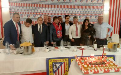 La peña «Un sentimiento» del Atlético de Madrid celebra su 25 aniversario en La Bañeza sin Cerezo