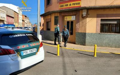 Vuelca un camión de gasóleo a la altura de La Bañeza