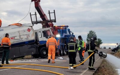 Desactivado el Plan Especial de Mercancías Peligrosas tras el vuelco de un camión con gasóleo en La Bañeza