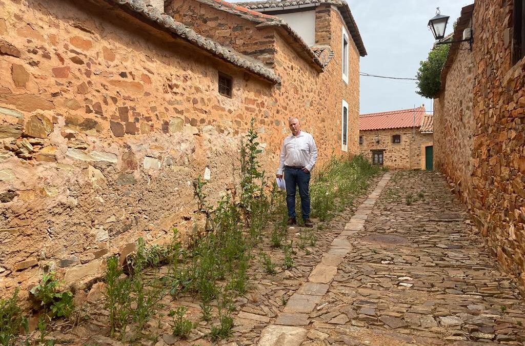 Castrillo de los Polvazares urge al Ayuntamiento de Astorga medidas para frenar su estado de abandono “porque nos puede costar el título de los Pueblos Bonitos”