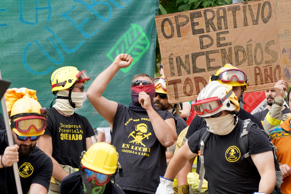 Bomberos forestales, agentes ambientales, sindicatos y oposición exige la dimisión de Suárez-Quiñones