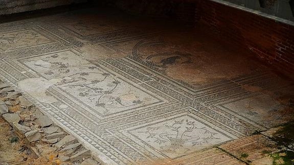 Patrimonio aprueba la instalación, protección y exposición del mosaico romano en el patio de la Biblioteca de Astorga