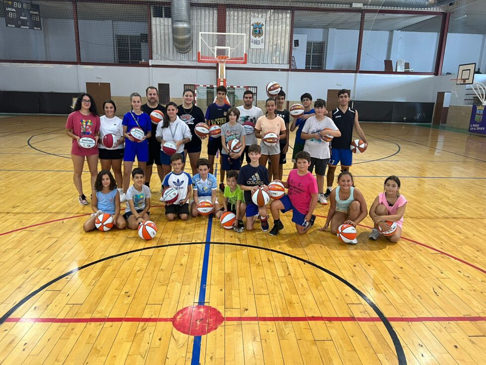 Finaliza el campus de verano de baloncesto de La Bañeza Cope Finaliza el campus de verano de baloncesto de La Bañeza Cope
