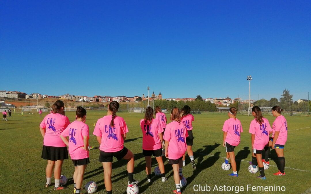 Las niñas del Club Astorga Femenino inician sus entrenamientos en Cosamai