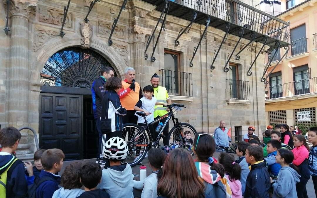 La Marcha cicloturista de Astorga congrega a más de 900 personas en una gran convivencia