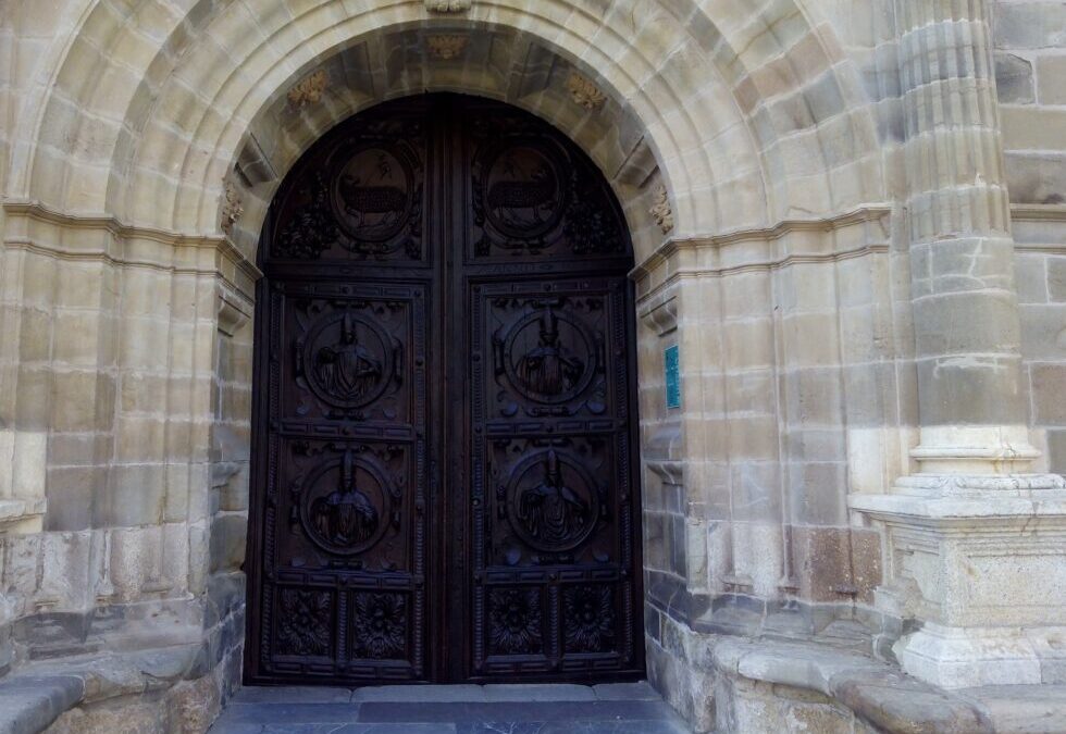 La Asociación de Amigos de la Catedral logran recaudar el presupuesto total restauración de la Puerta de los Obispos