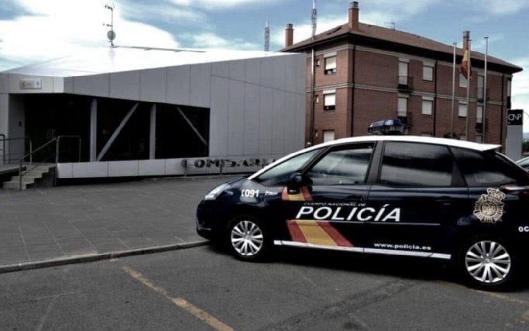 La Policía Nacional detiene a un menor en Astorga por amenazar a un policía cuando estaba fuera de servicio y paseaba con su pareja
