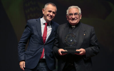 Pedro Puente recibe el galardón honorífico de Cope León en sus Premios 60 Aniversario