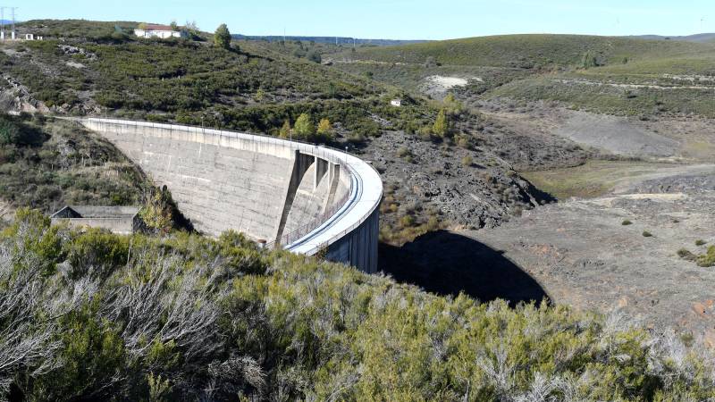 Agricultura, Ganadería y Desarrollo Rural comunica la contratación de las obras de adecuación e implantación del plan de emergencia de la presa de Villagatón por 621.000 euros