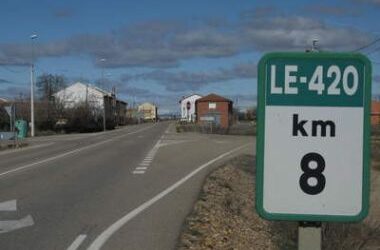 La Junta instala señales inteligentes para alertar de fauna salvaje en la LE 125 y la LE 420