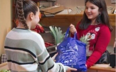 El joven Pablo Fernández Pérez gana los 500 euros del concurso de fotografía de la Campaña de Navidad en La Bañeza