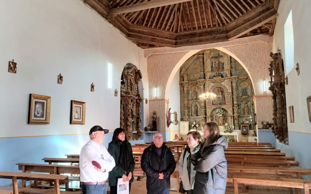 El tesón de los vecinos logra que la restauración del artesonado mudéjar de la iglesia de Valcabado se esté haciendo realidad