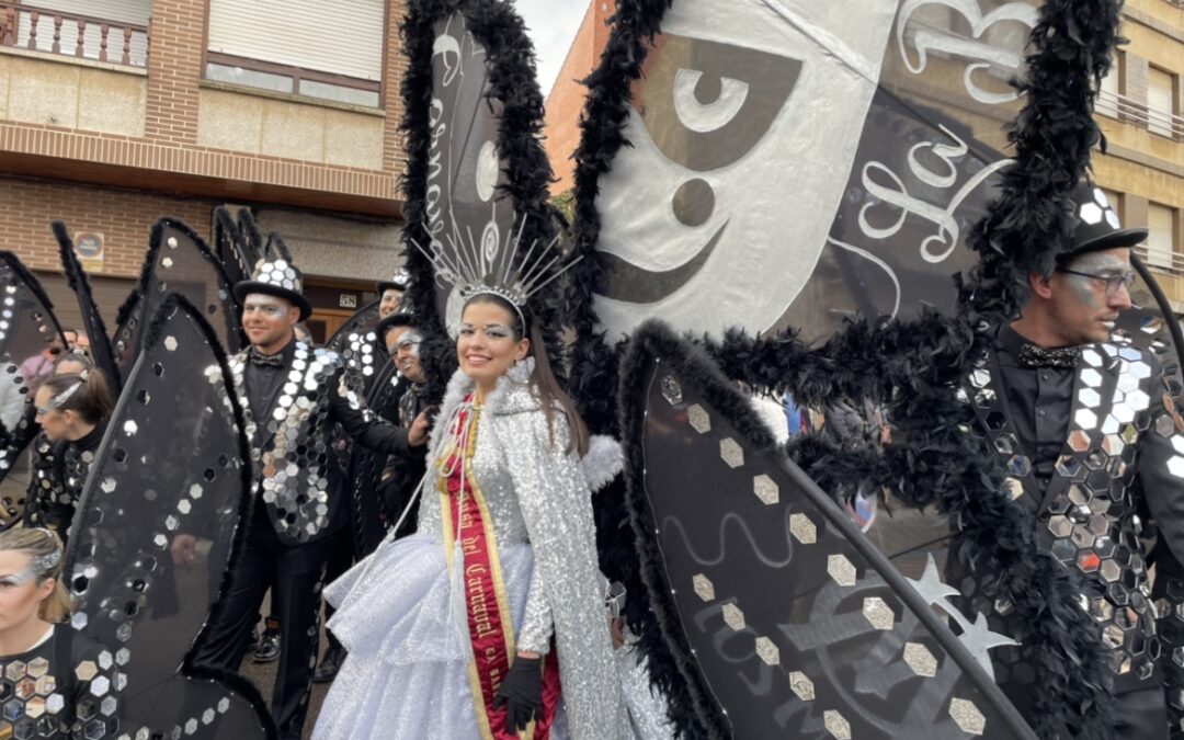 El Gran Desfile de Carnaval convierte a La Bañeza en capital de la imaginación