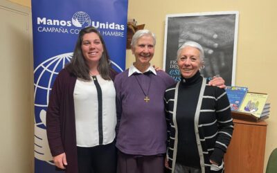 La misionera Carmen Morales anima a niños y mayores a “ser símbolos del cambio” para frenar la desigualdad