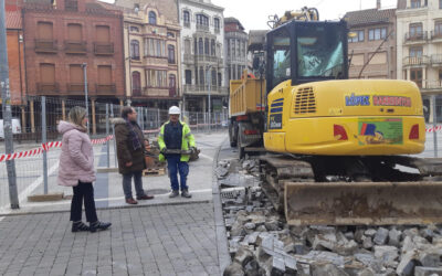 Iniciadas las obras de reparación del tramo de calzada de la Plaza Mayor de La Bañeza
