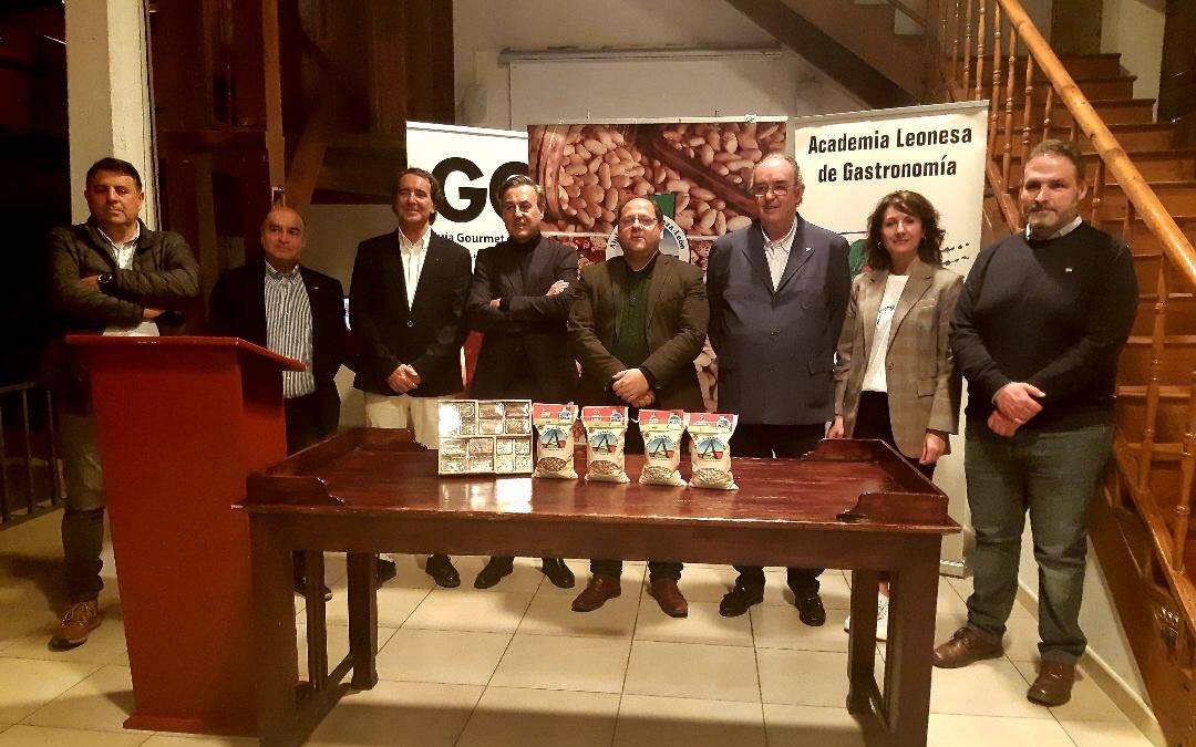 La ciudad bañezana celebra las I Jornadas Gastronómicas de la Alubia IGP de  La Bañeza-León, con José Ribagorda como mantenedor