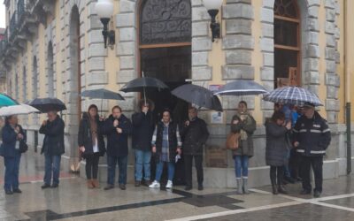 La Bañeza hace frente a la lluvia con la lectura del manifiesto del 8M