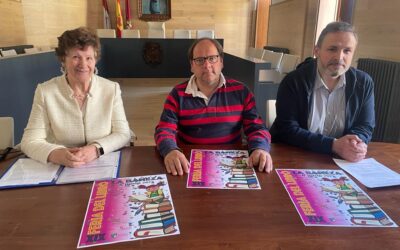 La Feria del Libro de La Bañeza reúne 13 expositores y conjuga las letras y la música