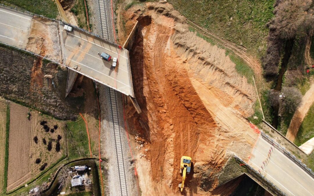 Afectación al tráfico en la carretera N-120  por las obras del ramal de acceso ferroviario  en Villadangos del Páramo