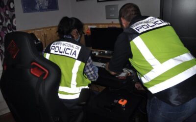 La Policía Nacional detiene a dos hermanos en Astorga por tenencia de pornografía infantil