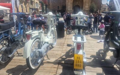Los amantes de las Vespinos vuelven a llenar las calles de La Bañeza
