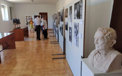 Abre en Villamejil la exposición del Centenario de Eugenio de Nora